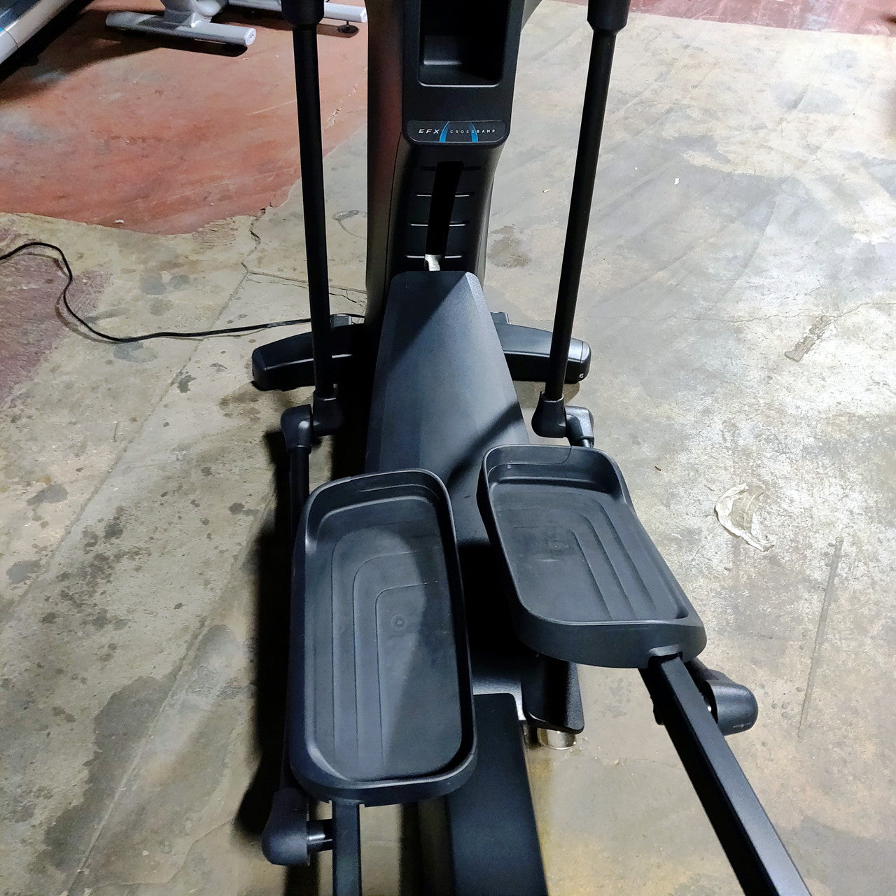 Precor EFX 885 Elliptical w/Converging Crossramp + p82 Console
