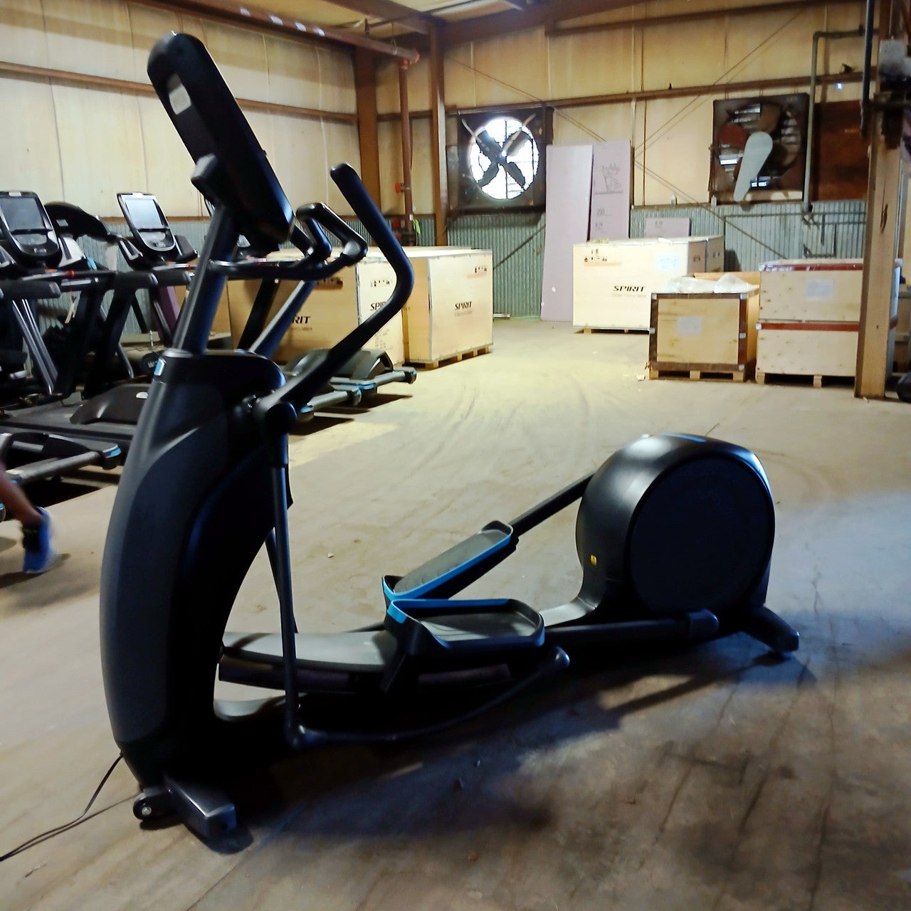 Precor EFX 885 Elliptical w/Converging Crossramp + p82 Console