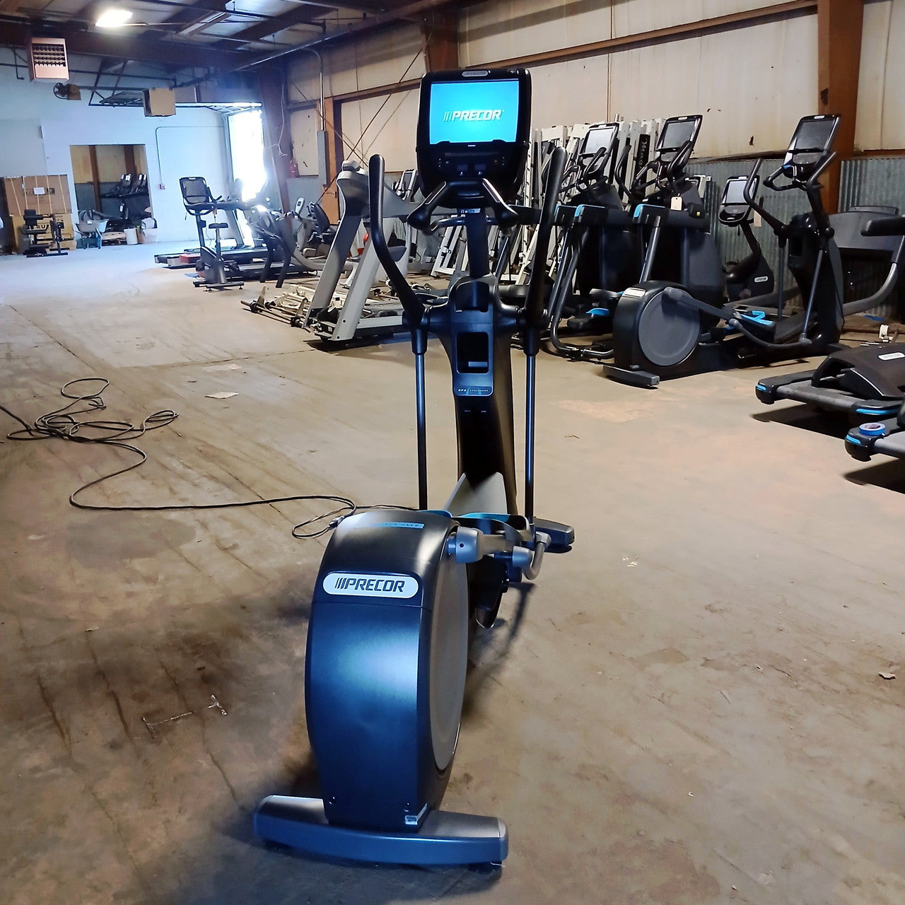 Precor EFX 885 Elliptical w/Converging Crossramp + p82 Console