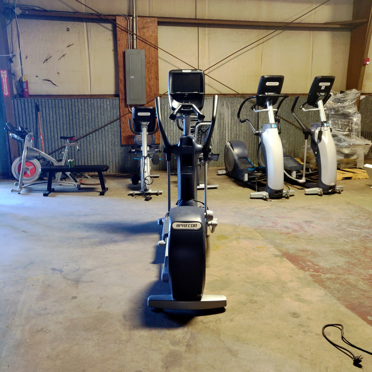 Precor EFX 885 Total Body Elliptical w/Converging Crossramp + p82 Console