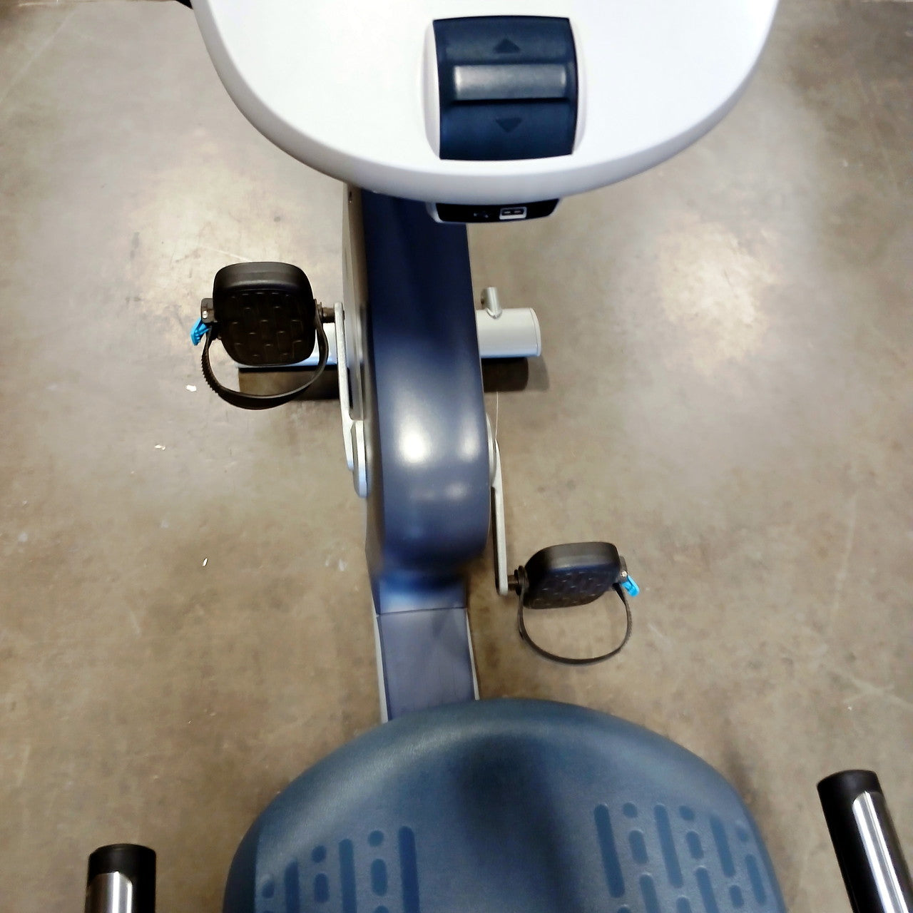 Precor RBK 835 Recumbent Bike w/p30 Console