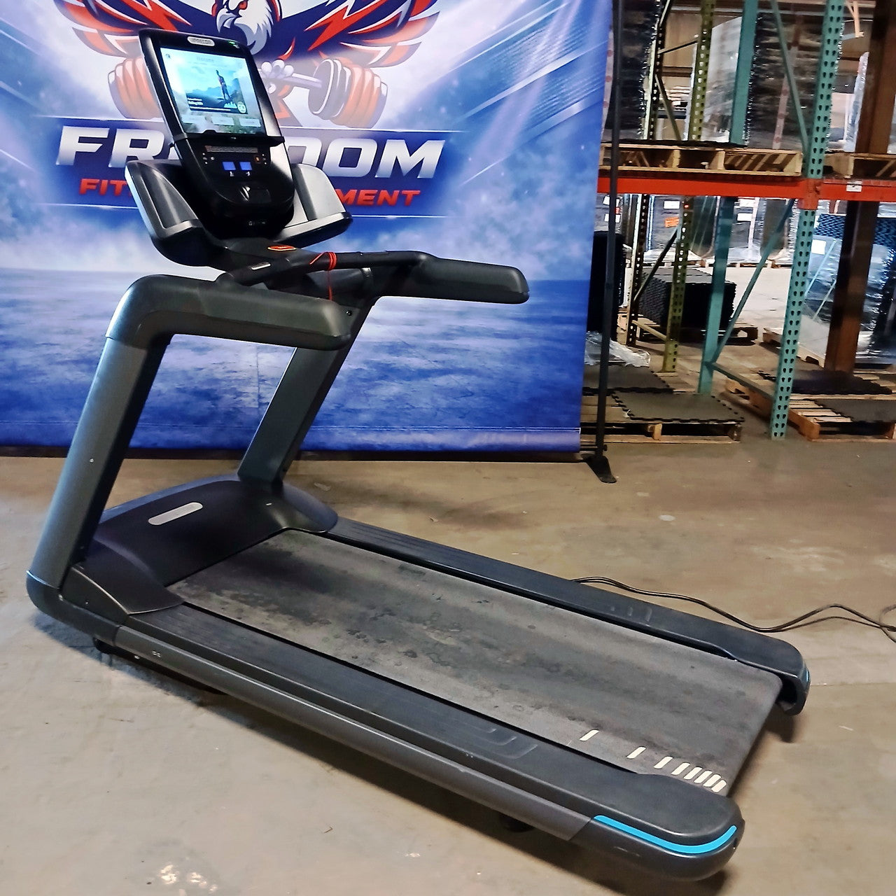 Precor TRM 681 Treadmill w/ p82 Console