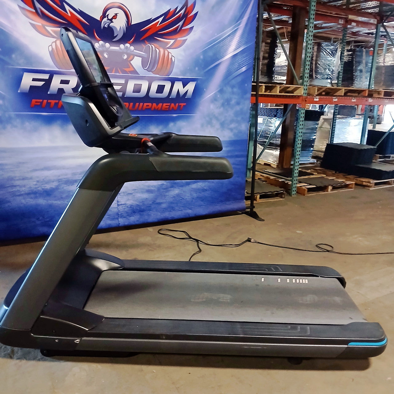 Precor TRM 681 Treadmill w/ p82 Console