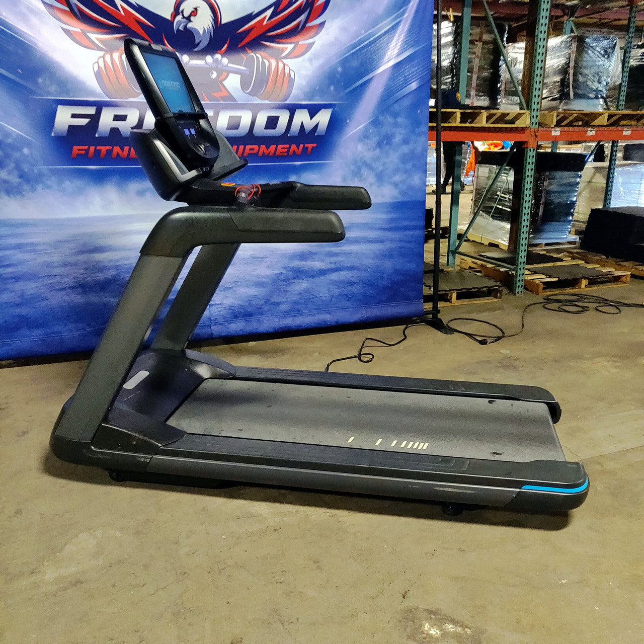 Precor TRM 681 Treadmill w/ p82 Console