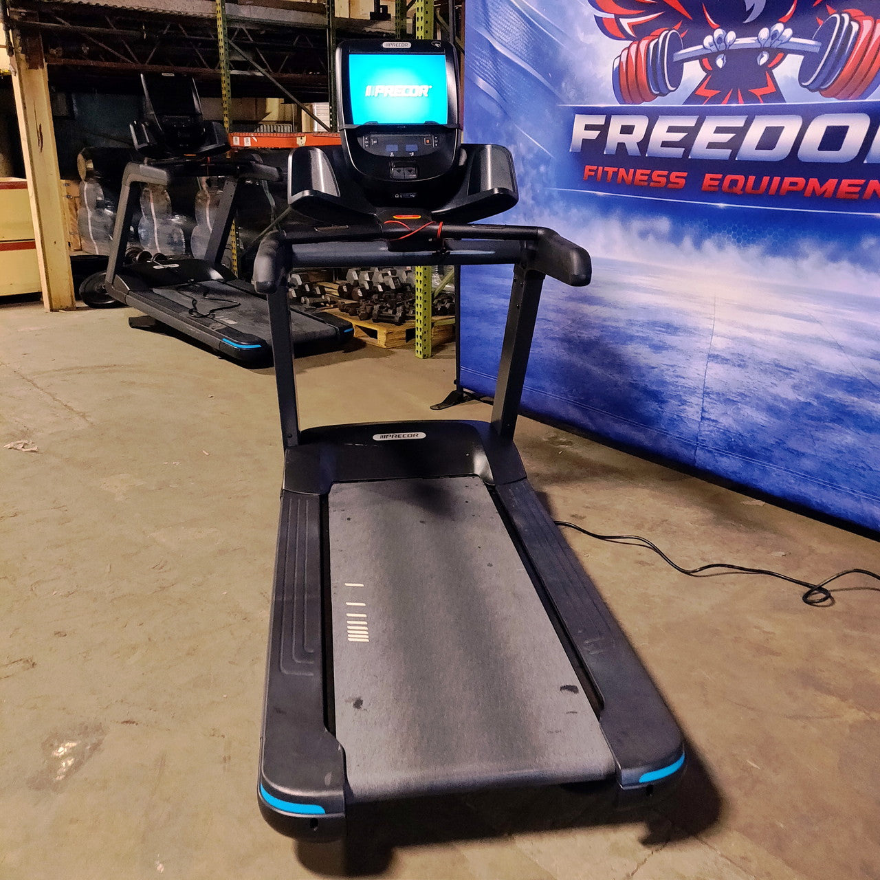 Precor TRM 681 Treadmill w/ p82 Console