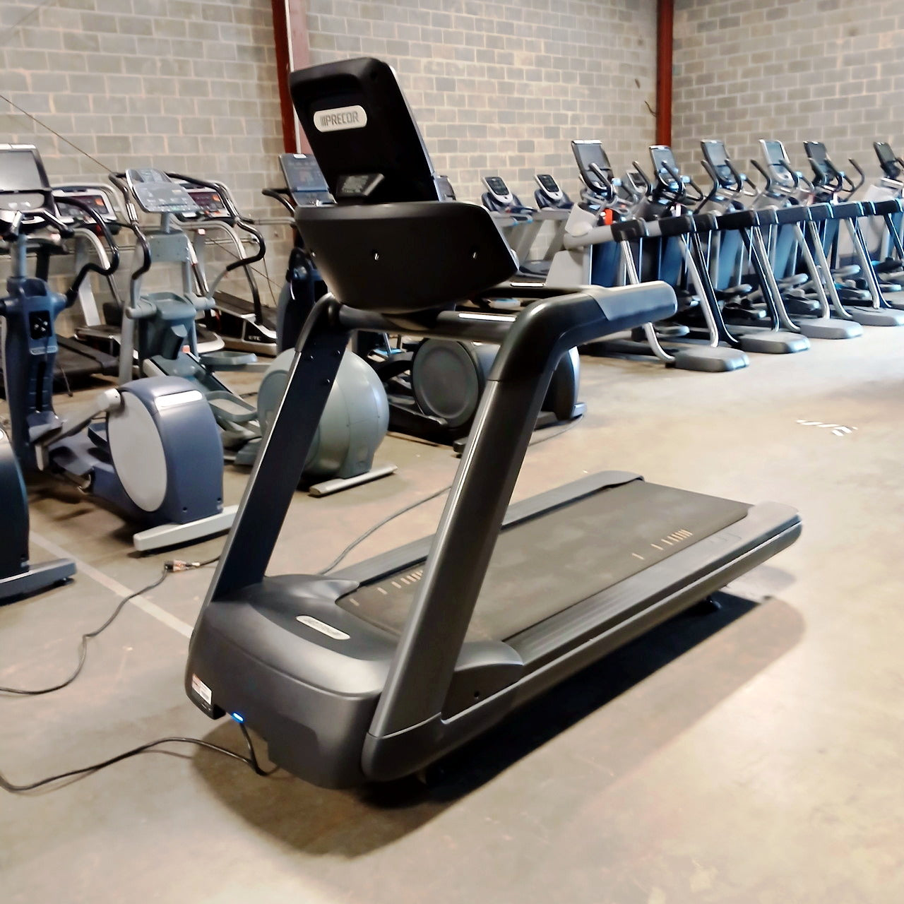 Precor TRM 781 Treadmill w/p82 Console