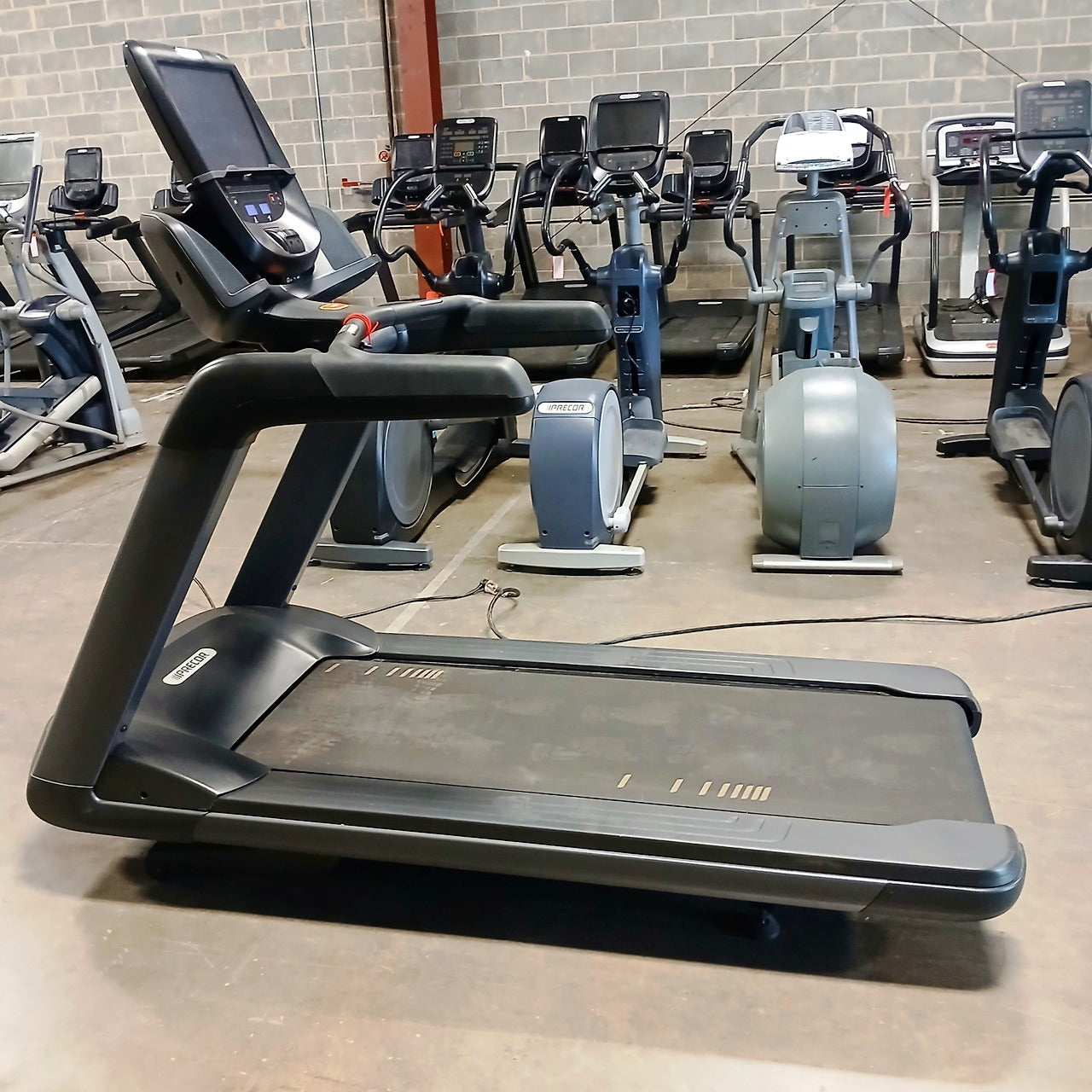 Precor TRM 781 Treadmill w/p82 Console