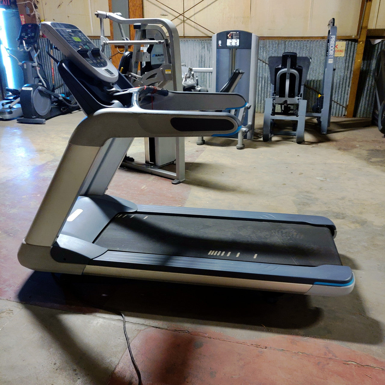 Precor TRM 811 V2 Treadmill w/P10 Console