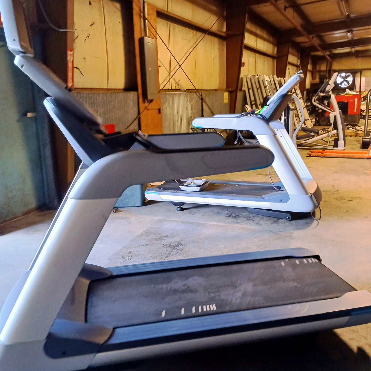 Precor TRM 811 V2 Treadmill w/P10 Console