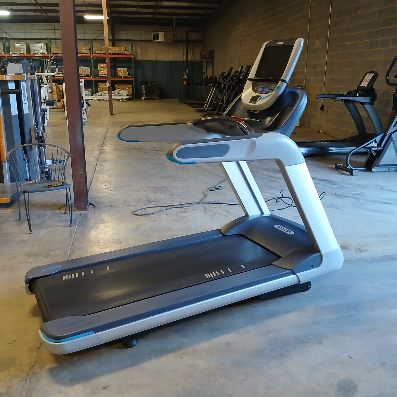 Precor TRM 885  Treadmill w/P80 Console
