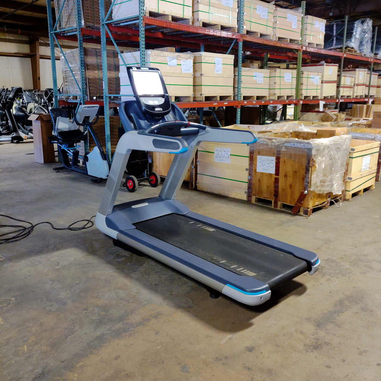 Precor TRM 885 Treadmill w/P82 Console