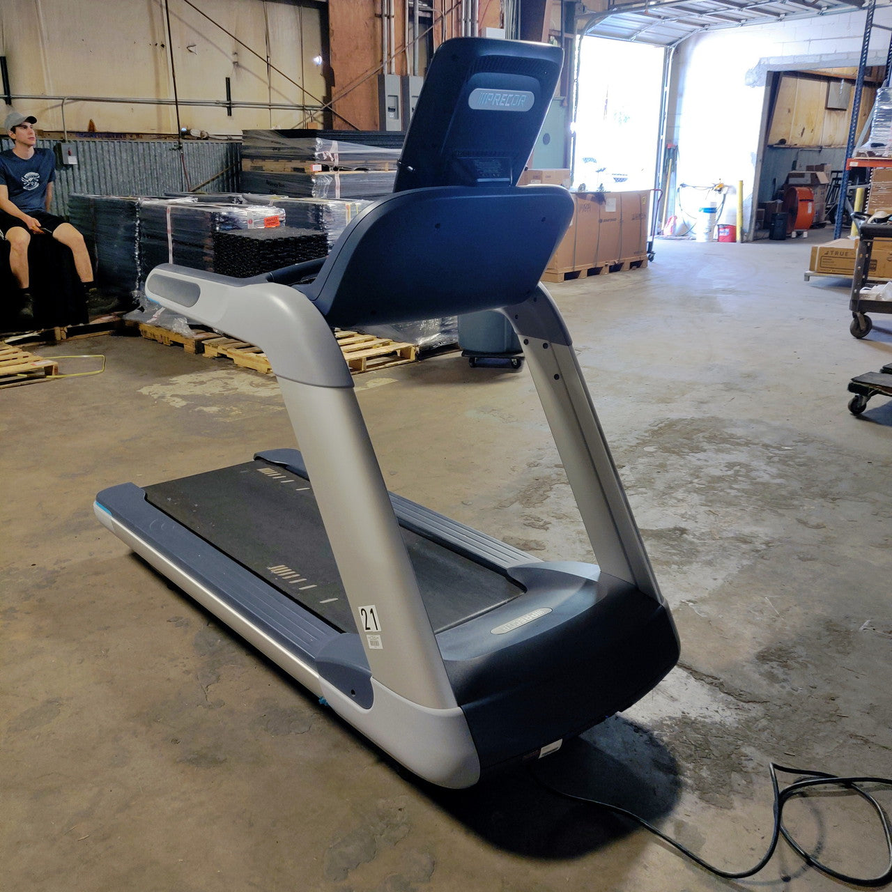 Precor TRM 885 Treadmill w/P82 Console