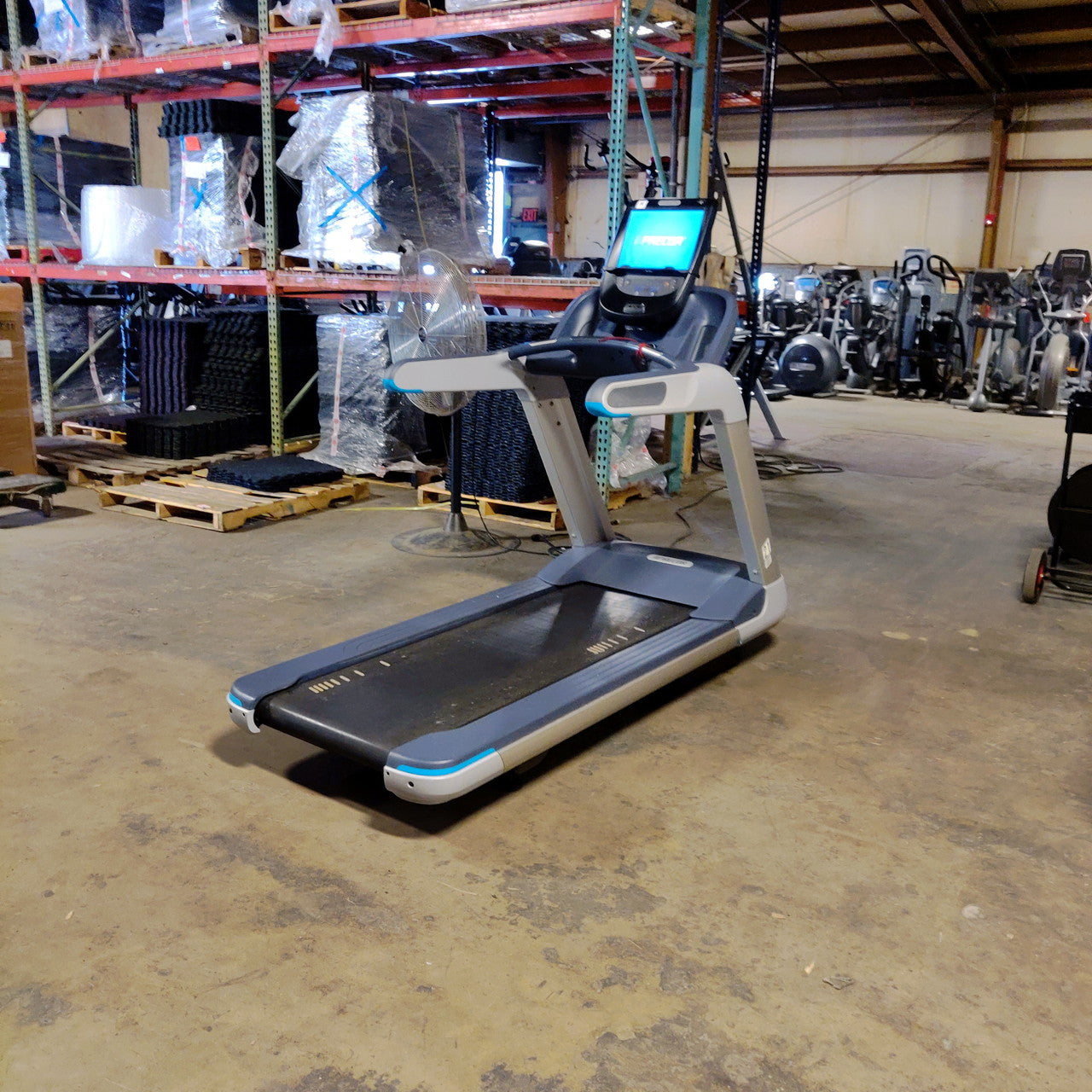 Precor TRM 885 Treadmill w/P82 Console