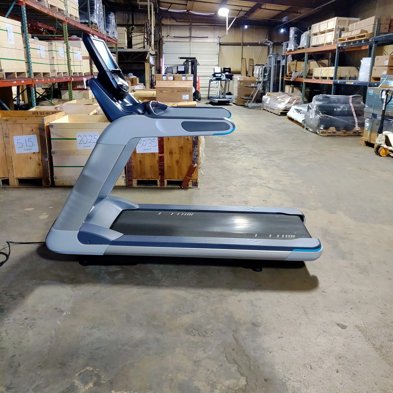 Precor TRM 885 Treadmill w/P82 Console