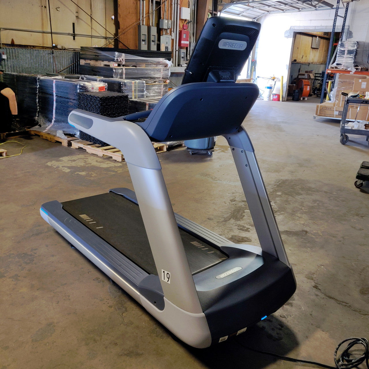 Precor TRM 885 Treadmill w/P82 Console