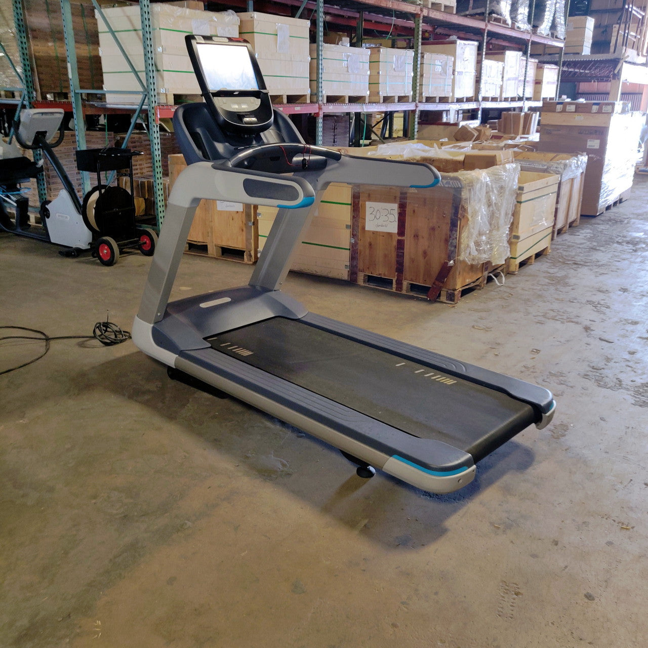 Precor TRM 885 Treadmill w/P82 Console