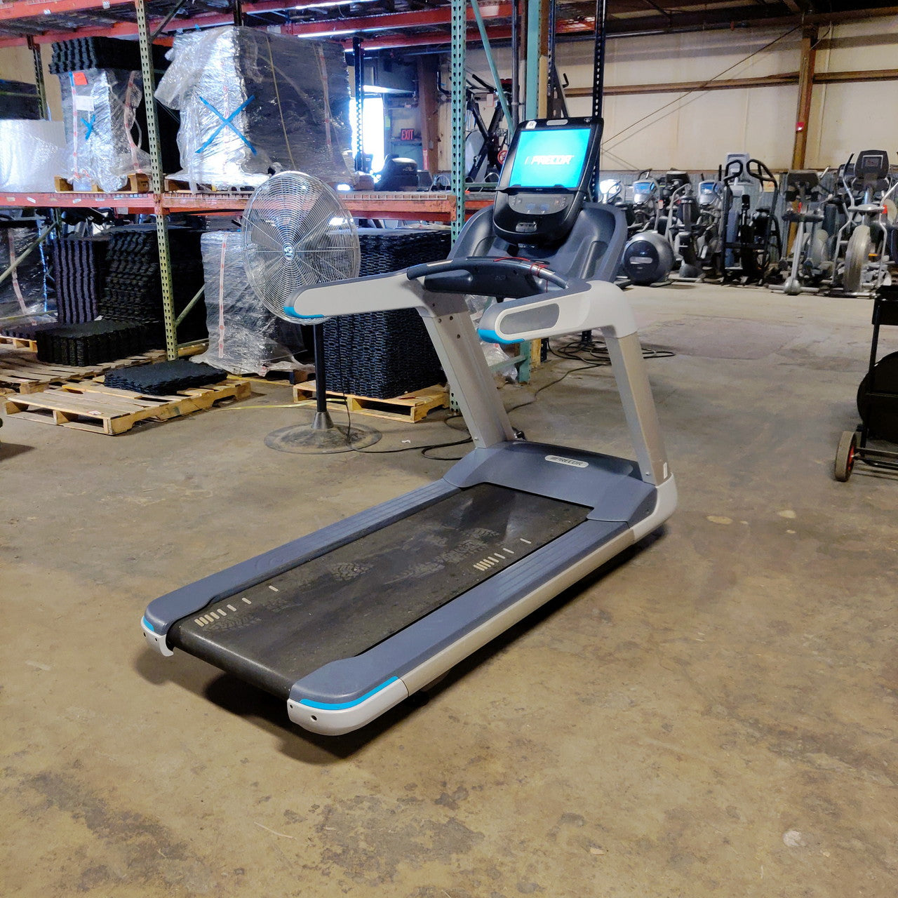 Precor TRM 885 Treadmill w/P82 Console