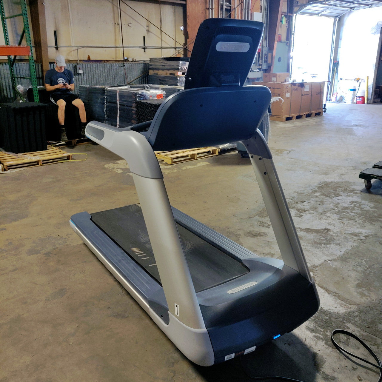 Precor TRM 885 Treadmill w/P82 Console