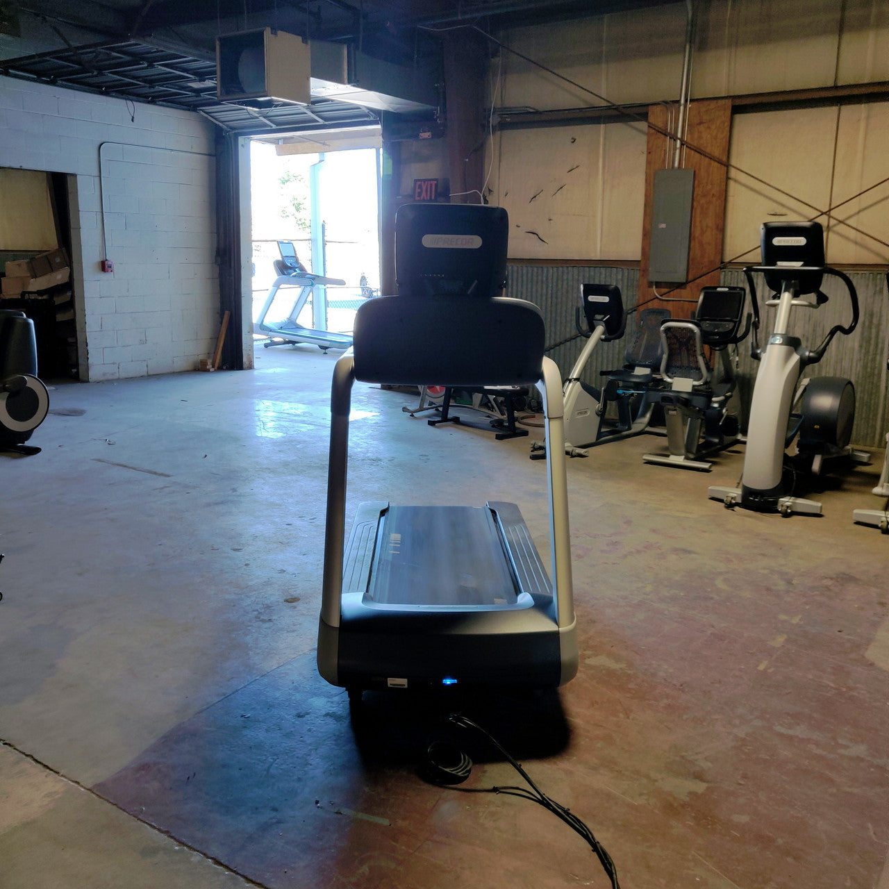 Precor TRM 885 Treadmill w/P82 Console