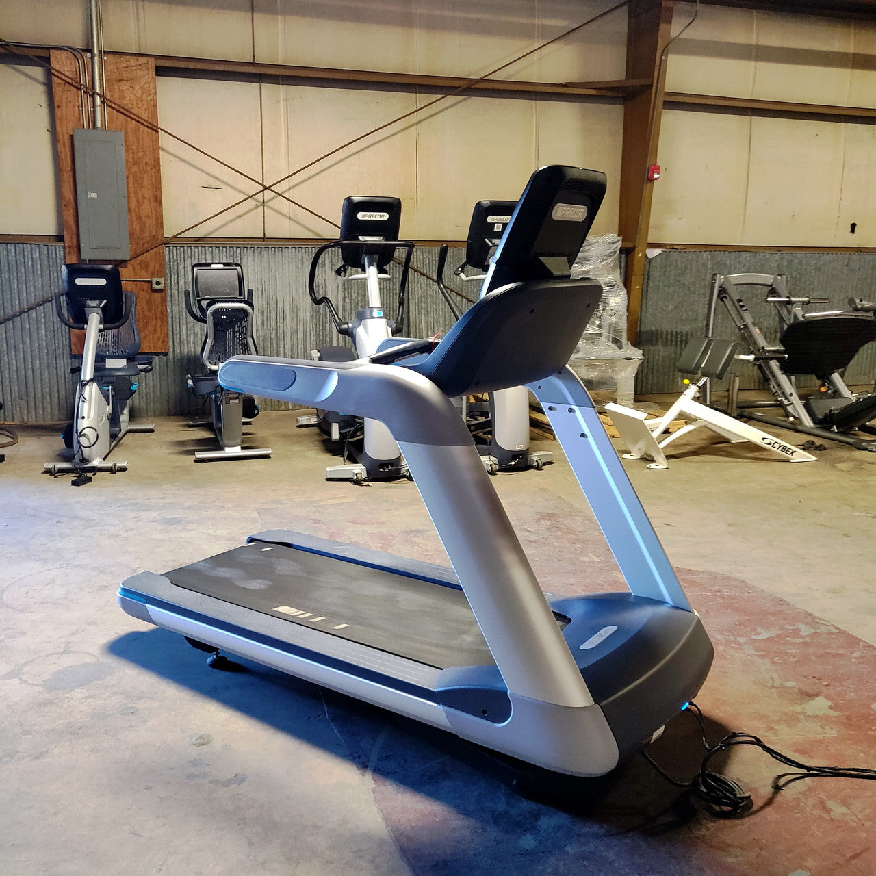 Precor TRM 885 Treadmill w/P82 Console