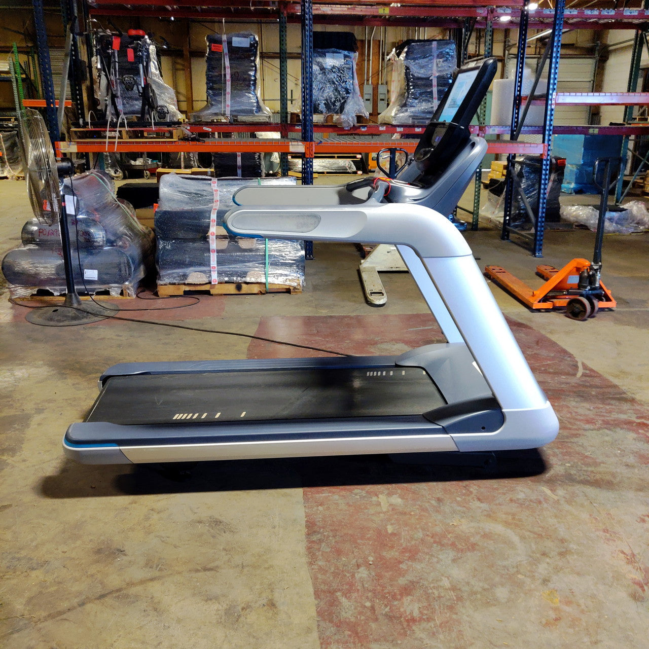 Precor TRM 885 Treadmill w/P82 Console