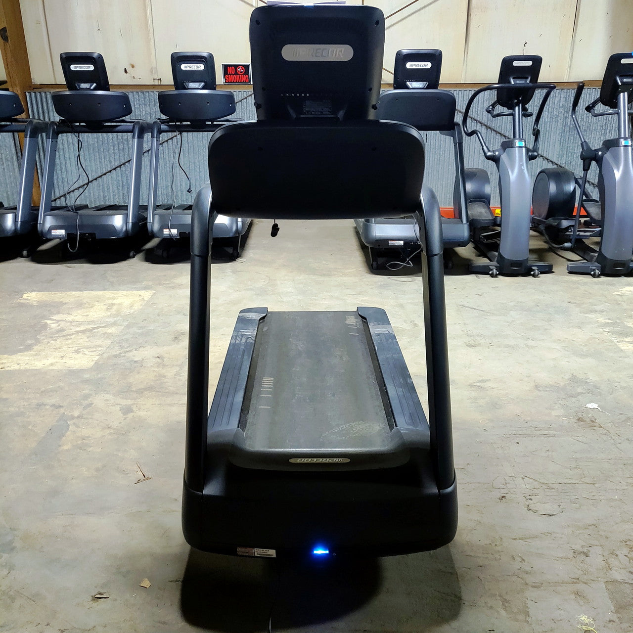 Precor TRM 885 Treadmill w/P82 Console