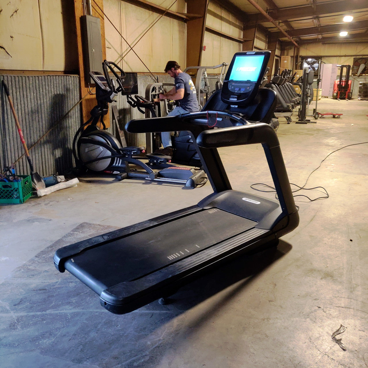 Precor TRM 885 Treadmill w/P82 Console