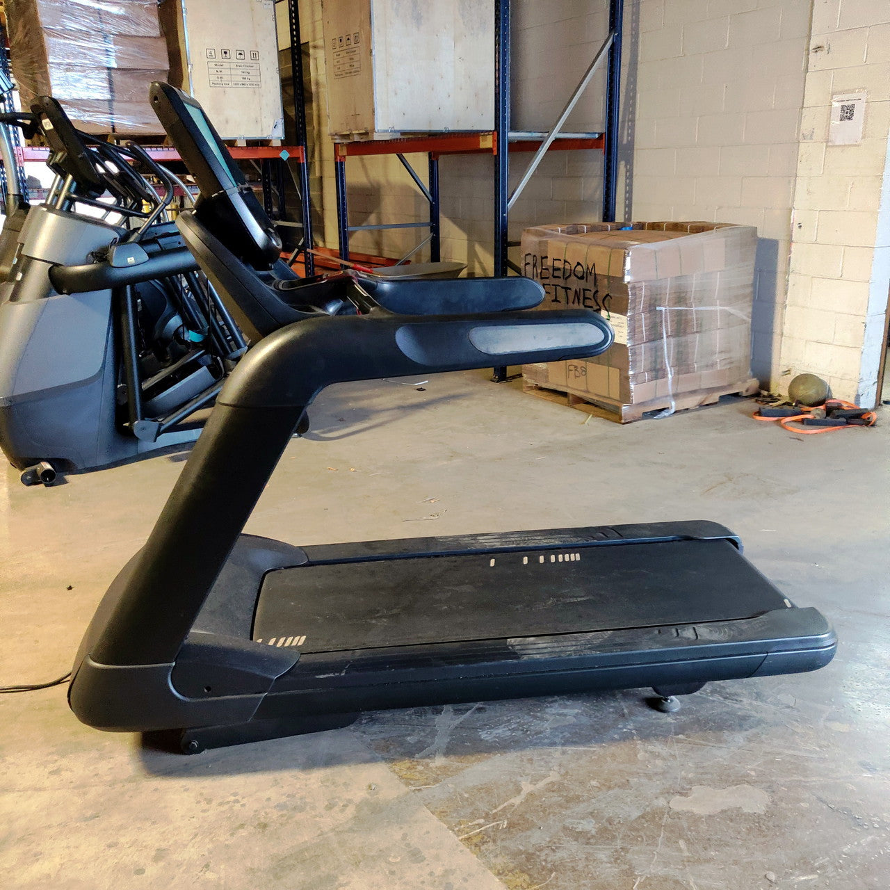 Precor TRM 885 Treadmill w/P82 Console