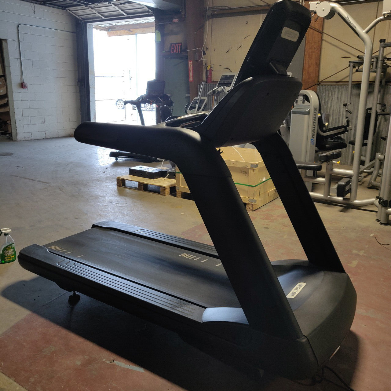 Precor TRM 885 Treadmill w/P82 Console