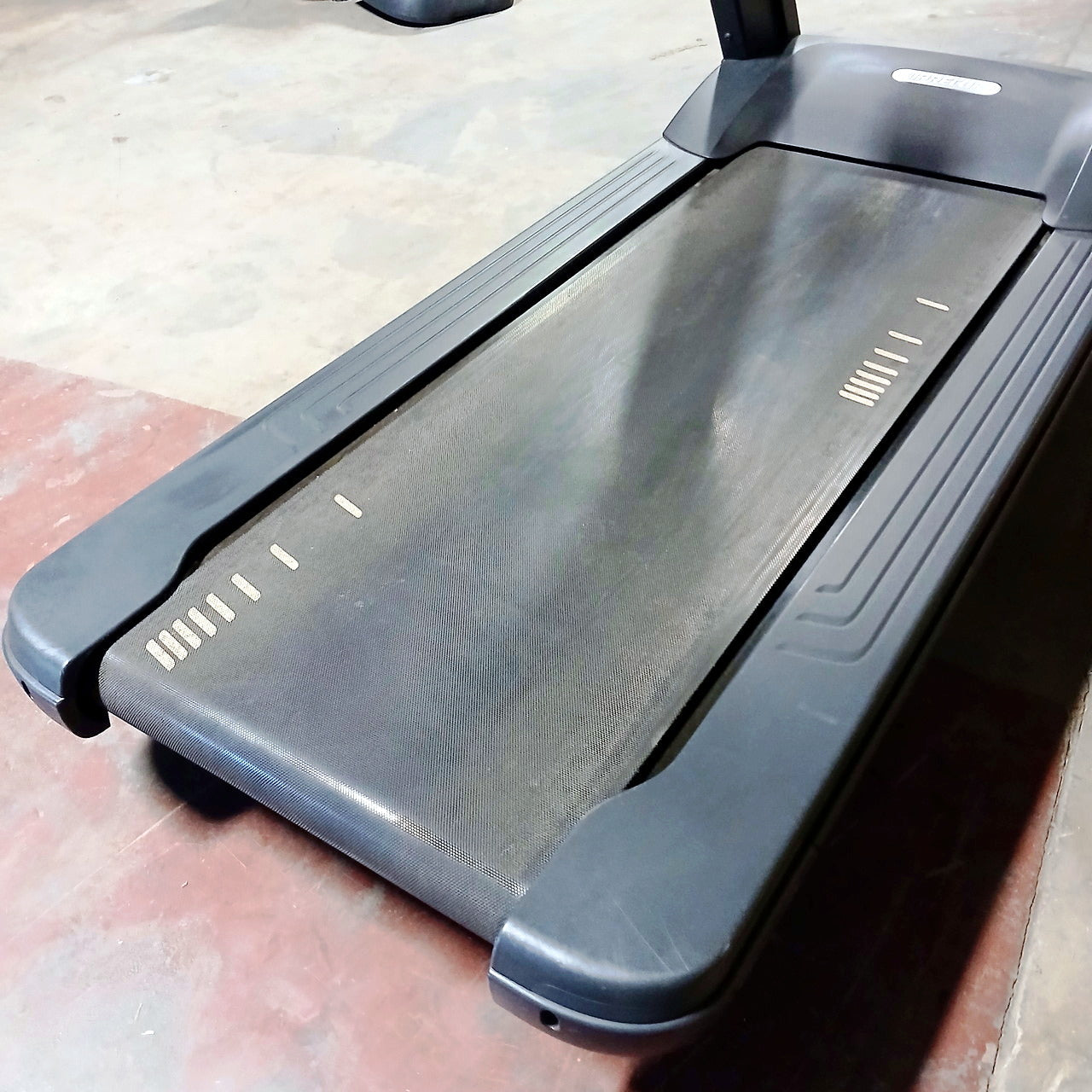 Precor TRM 885 Treadmill w/P82 Console