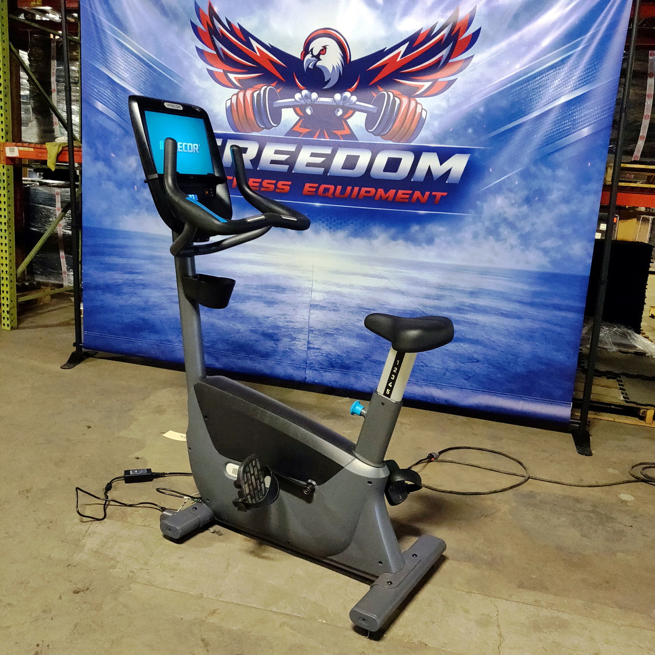 Precor UBK 685 Upright Bike w/ P82 Console