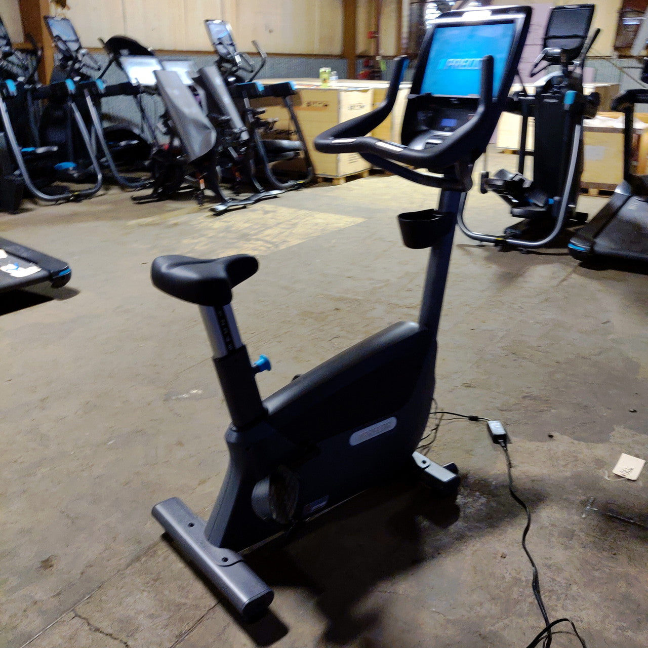 Precor UBK 685 Upright Bike w/ P82 Console