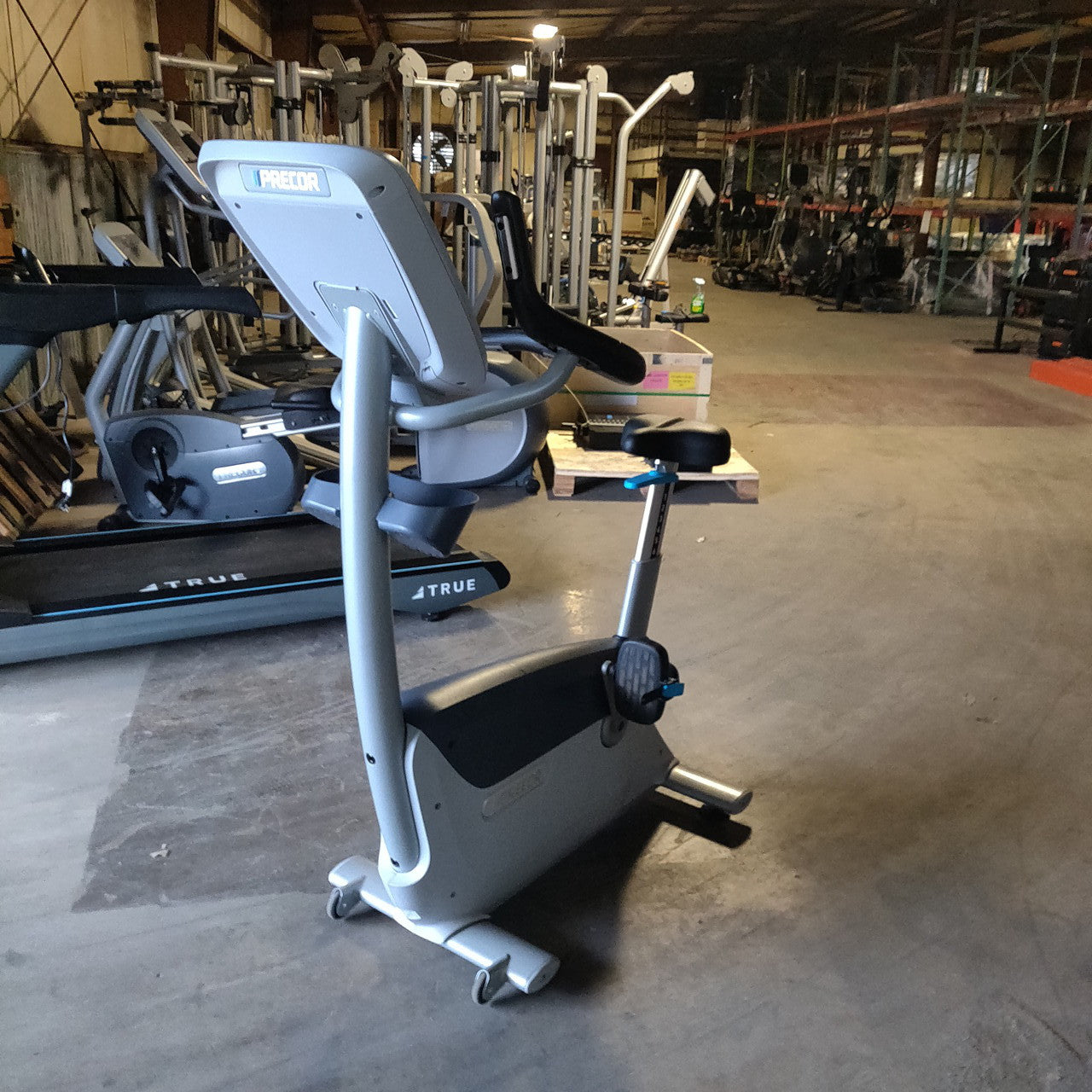 Precor UBK 815 Upright Bike w/P10 Console Order #15300