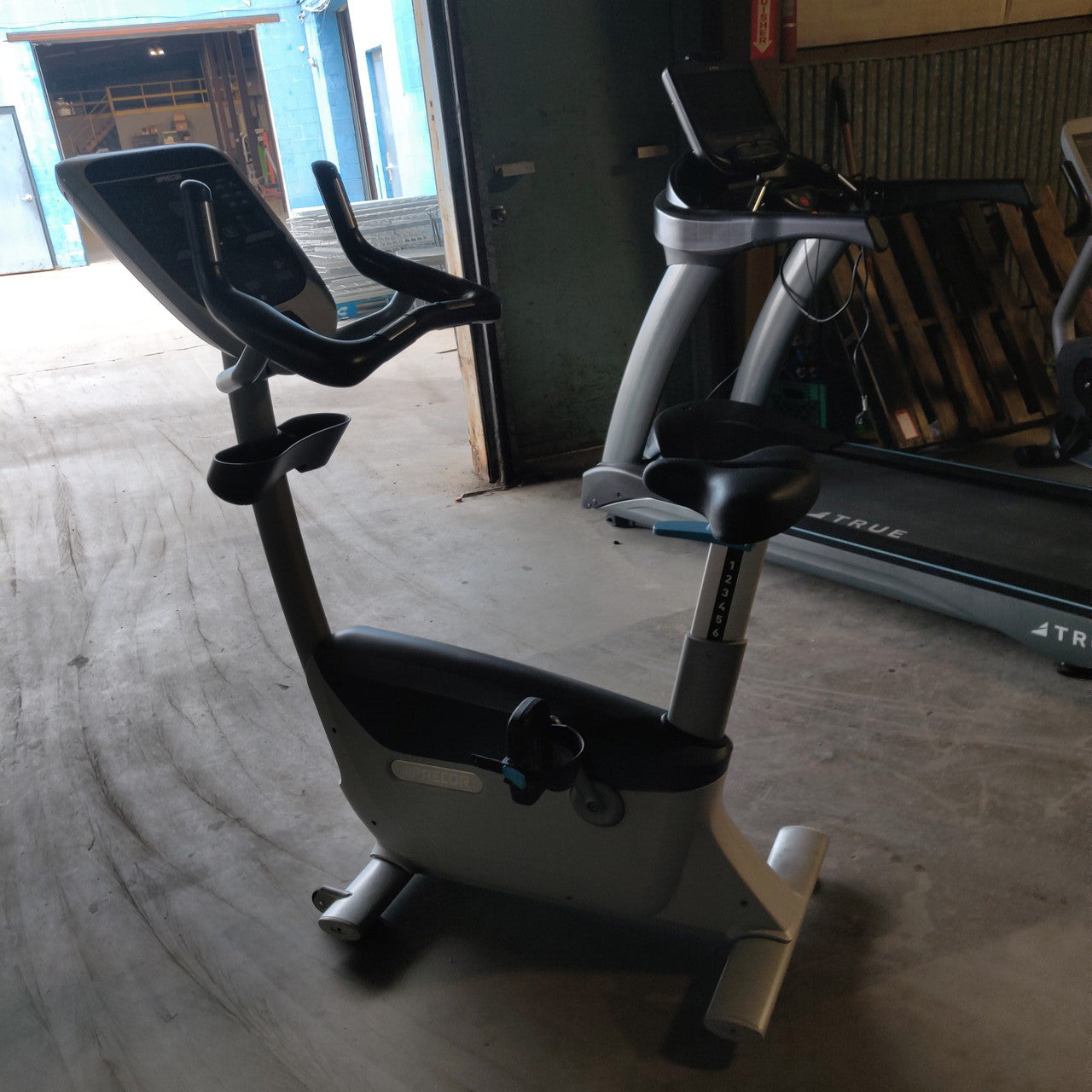 Precor UBK 815 Upright Bike w/P10 Console Order #15300