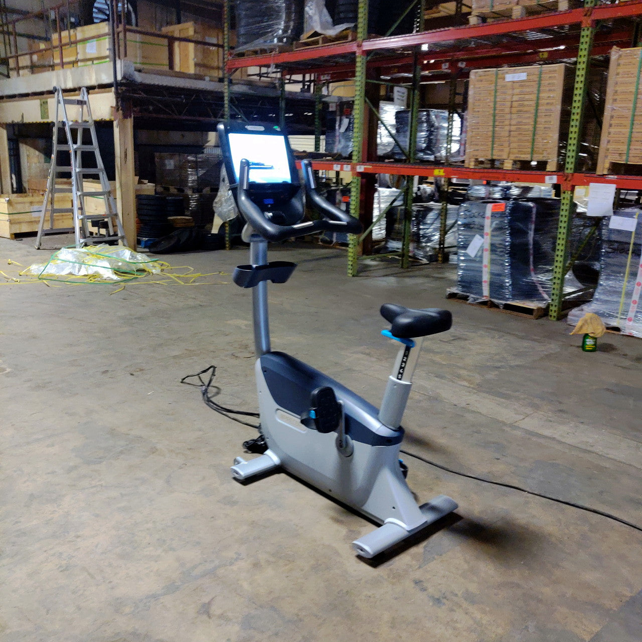 Precor UBK 885 Upright Bike w/ P82 Console