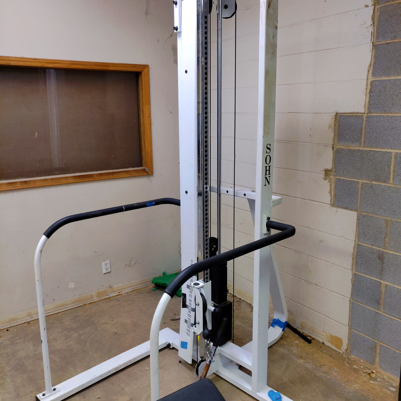 Sohn Lat Pulldown Single Cable Tower