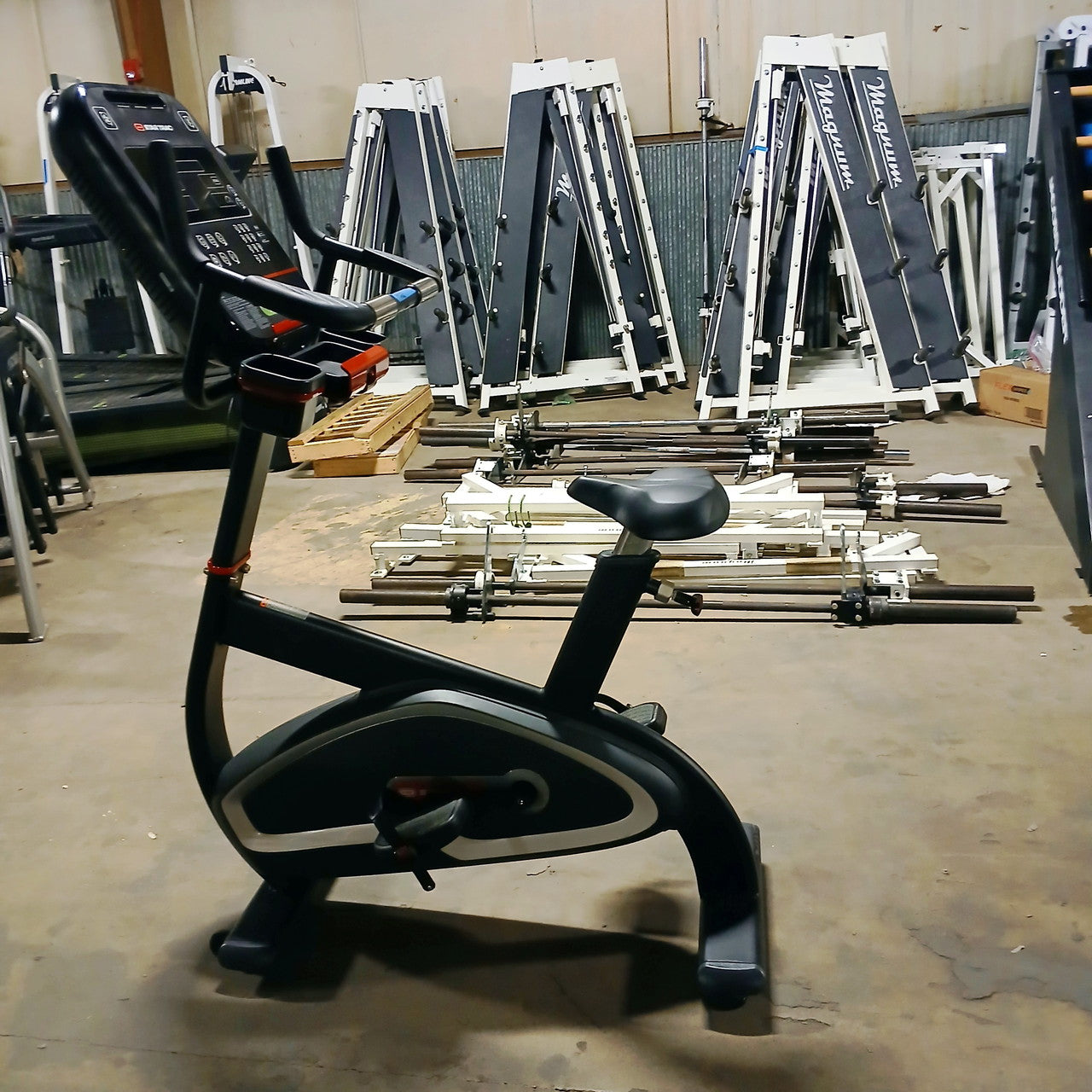 Star Trac 8UB Upright Bike with LCD Console