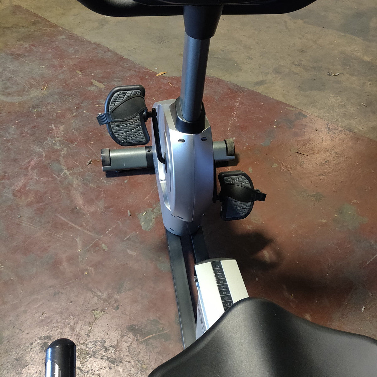 TRUE 400 Recumbent Bike w/ LCD Console