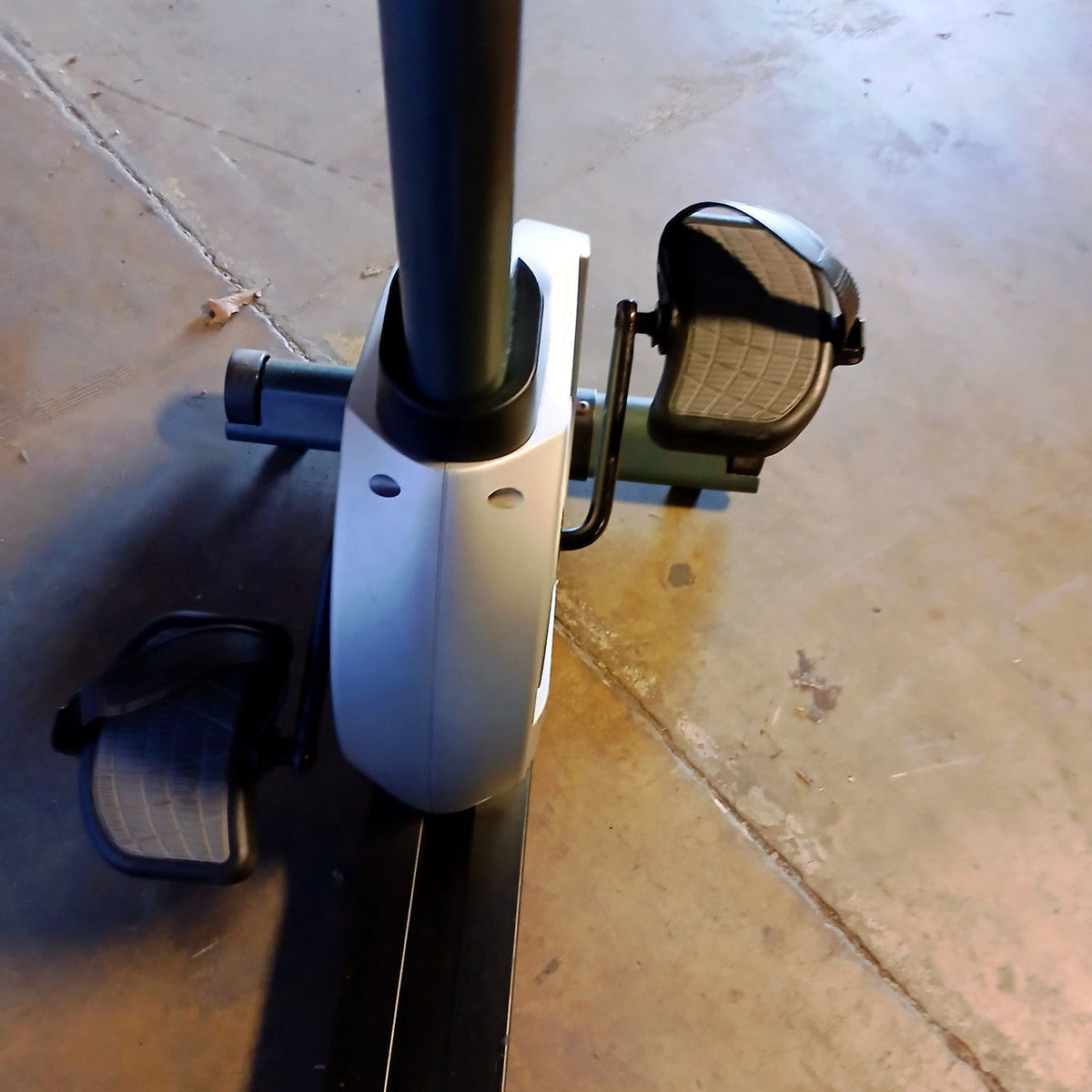 TRUE CS400 Recumbent Bike w/ Escalate 9 Console