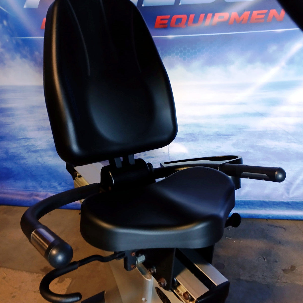 TRUE CS400 Recumbent Bike w/ Escalate 9 Console