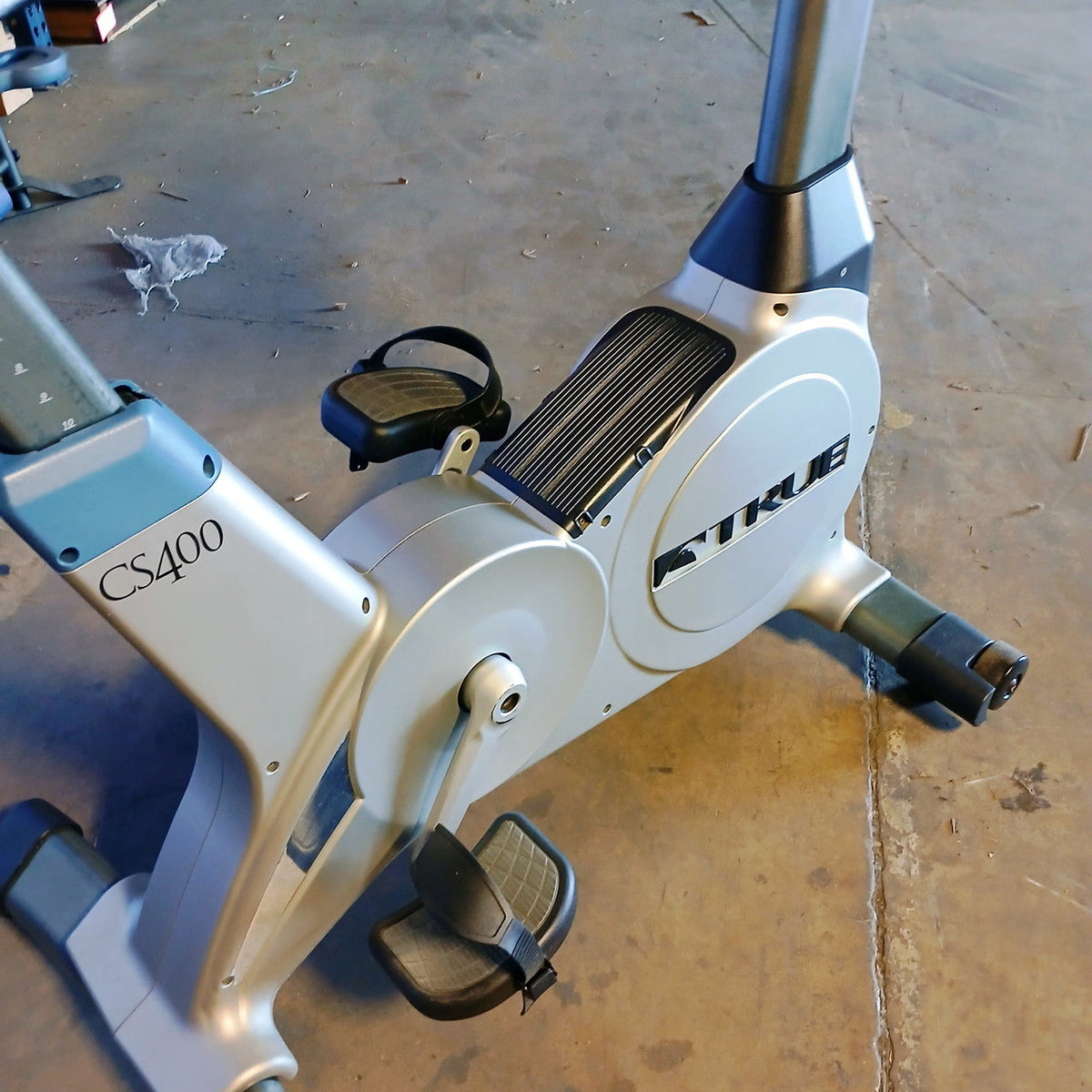 TRUE CS400 Upright Bike w/ Escalate 9 Console