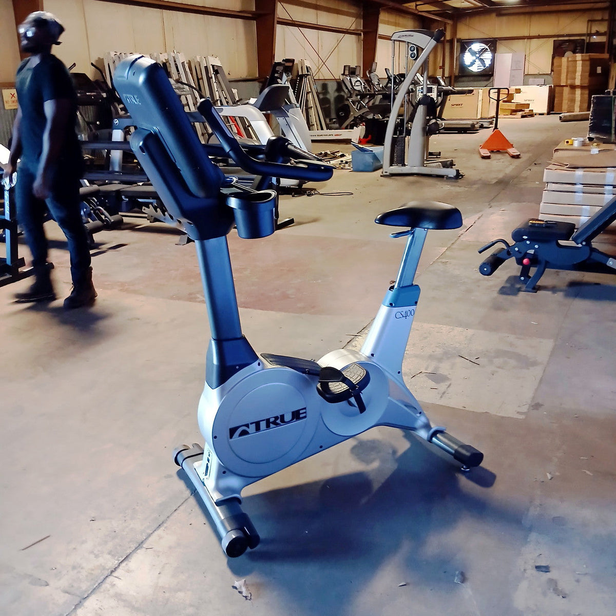 TRUE CS400 Upright Bike w/ Escalate 9 Console