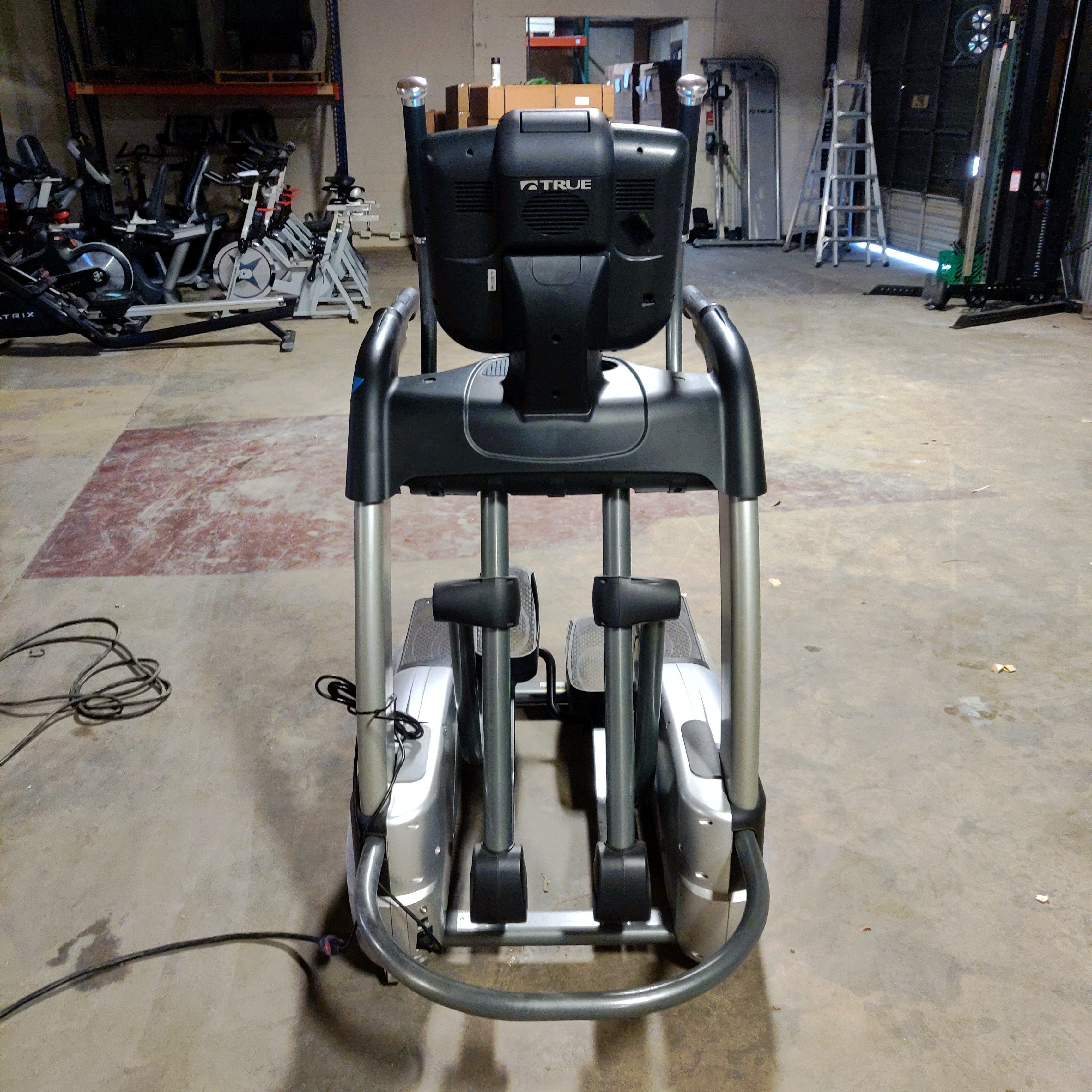 TRUE Elliptical 400 Series with Interactive Screen