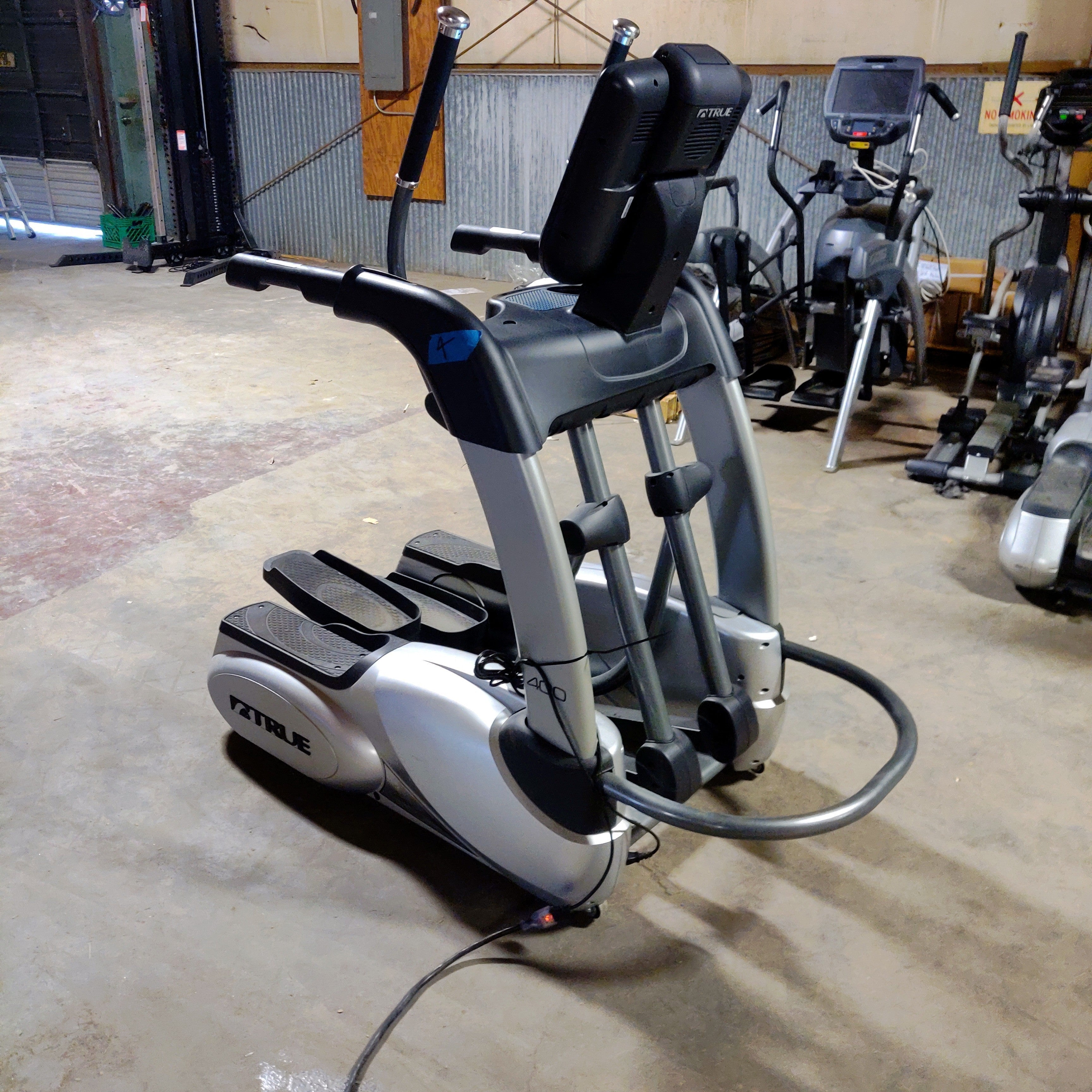 TRUE Elliptical 400 Series with Interactive Screen