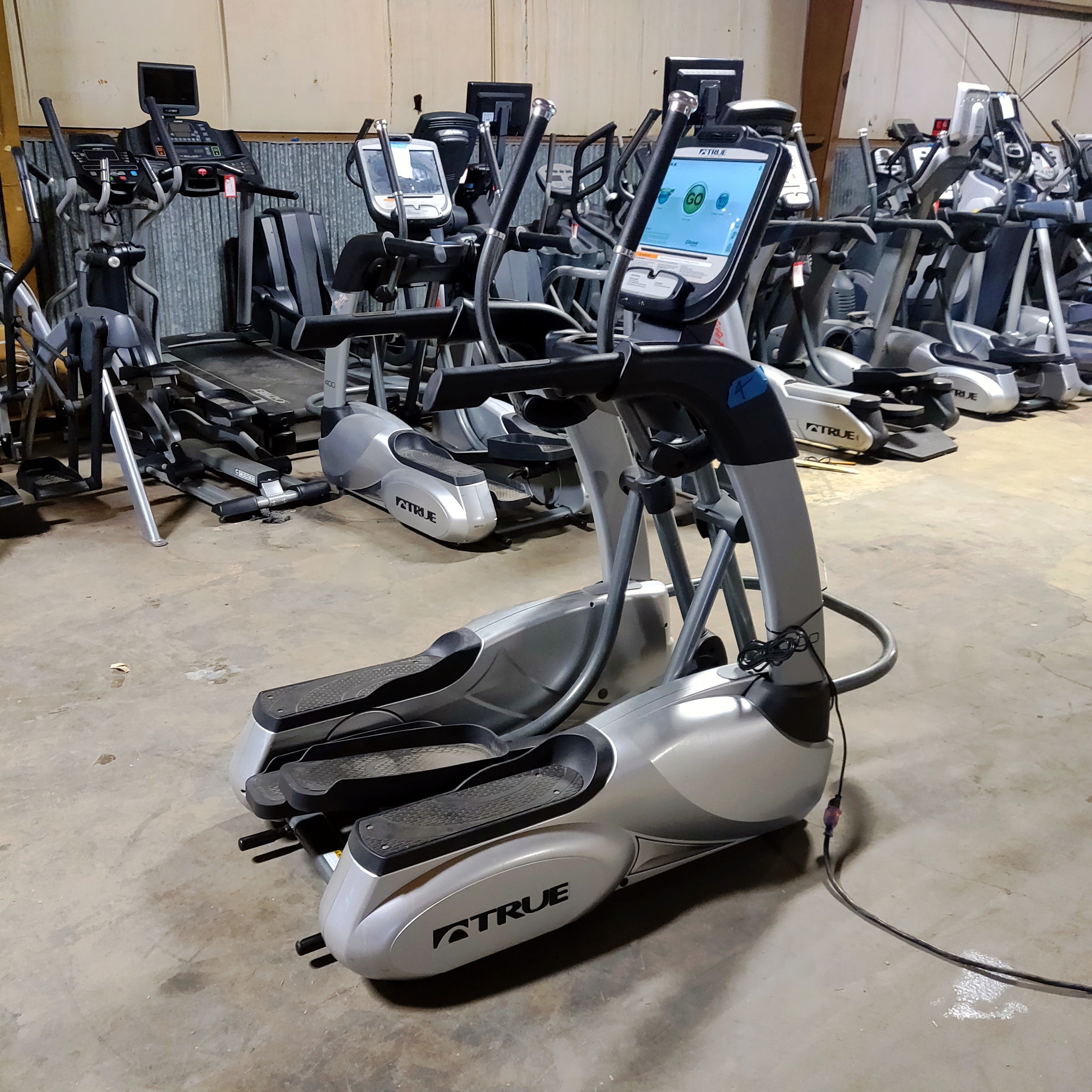 TRUE Elliptical 400 Series with Interactive Screen