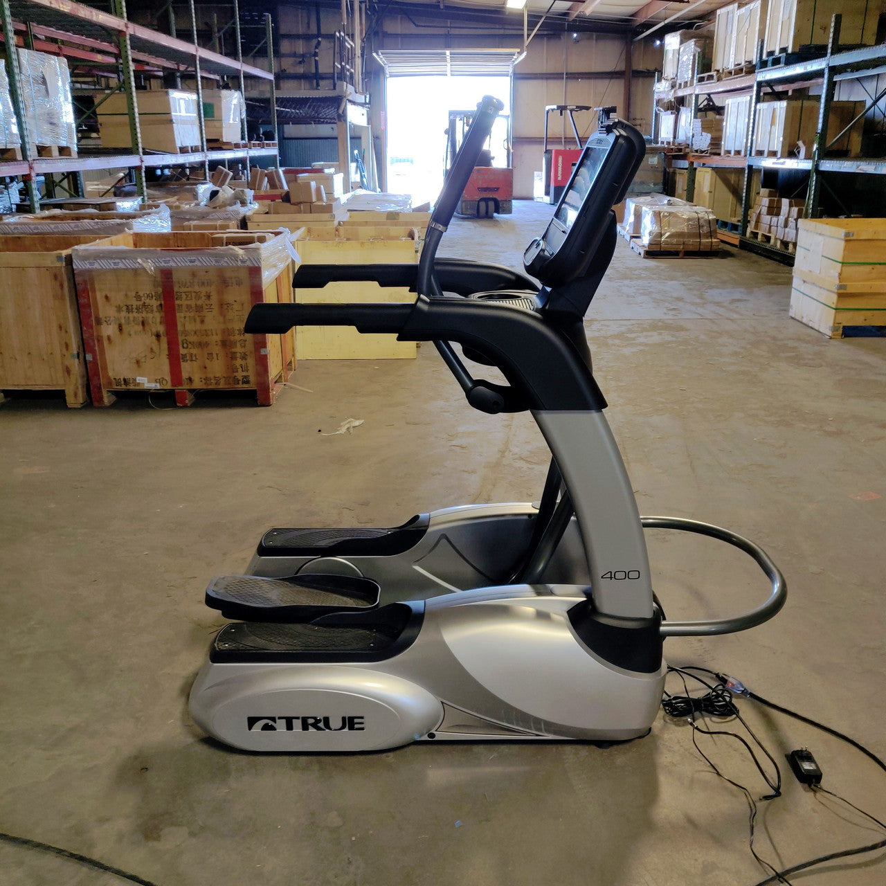 TRUE Elliptical 400 Series with Interactive Touchscreen