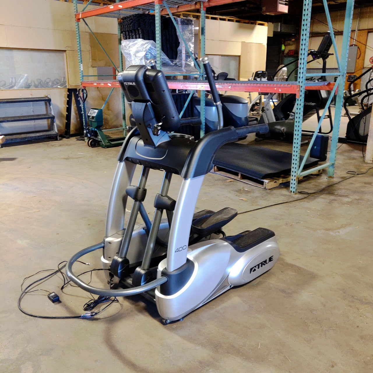 TRUE Elliptical 400 Series with Interactive Touchscreen