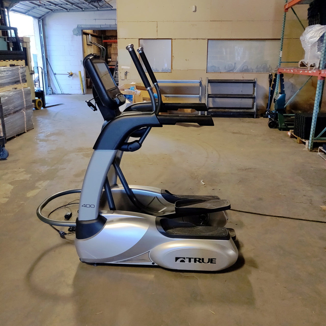 TRUE Elliptical 400 Series with Interactive Touchscreen