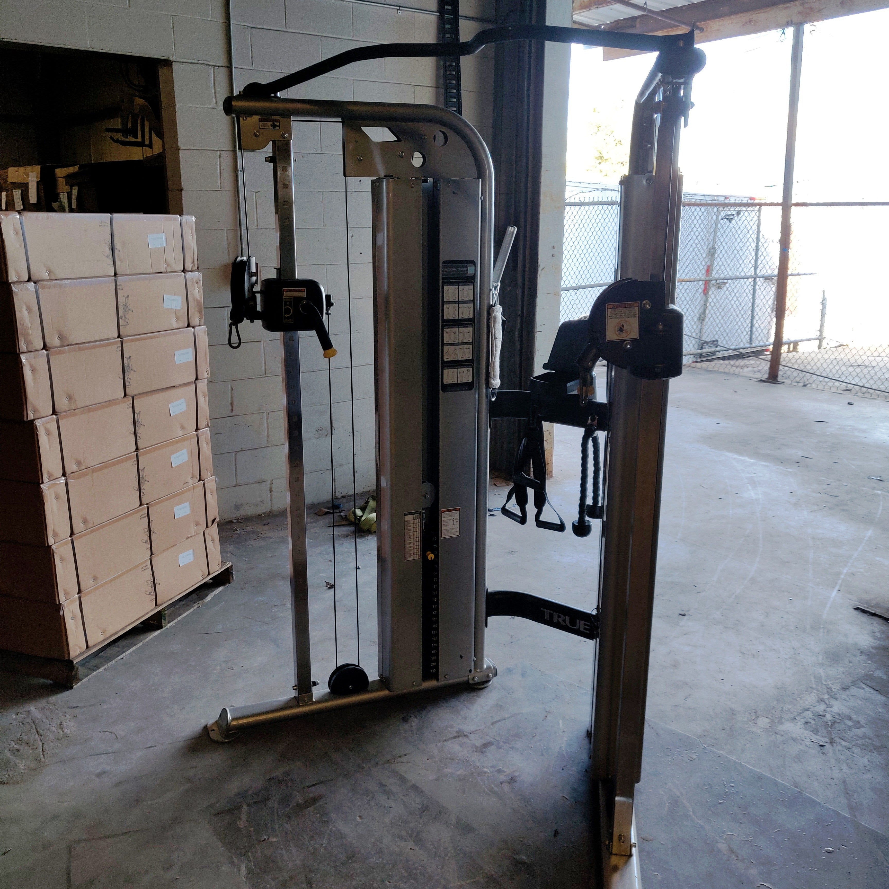 TRUE Fitness Functional Trainer SM-1000 Model with Attachments