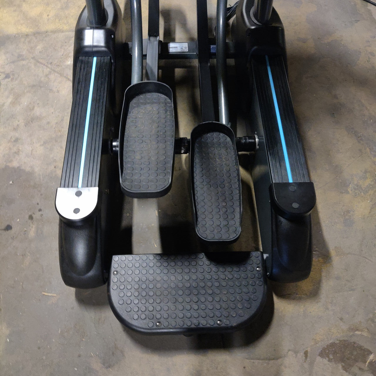 TRUE XS1000-19 Elliptical with Envision 16" Console